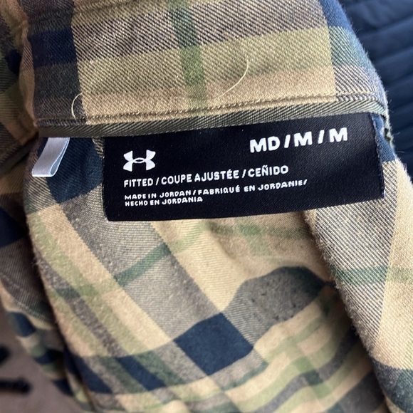 Men’s great and black Under Armour flannel - Picture 5 of 5